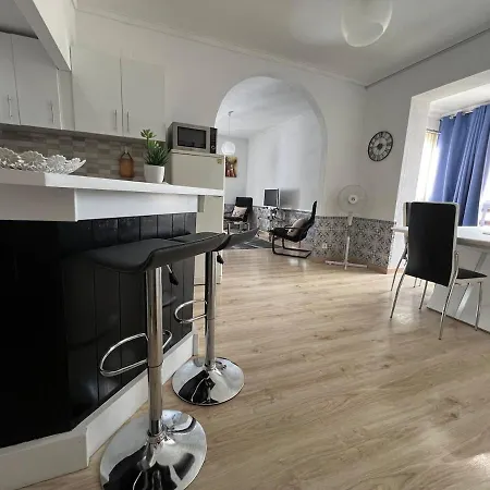 アパート 2 Bedroom In Caparica By The
