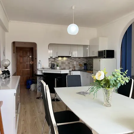 2 Bedroom In Caparica By The アパート