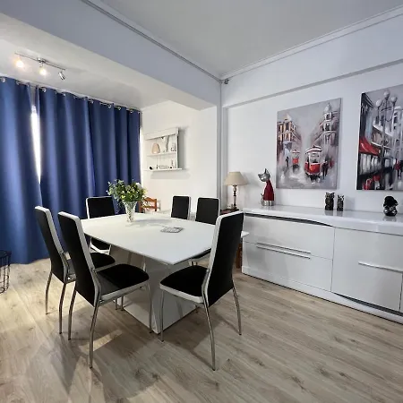 Apartment 2 Bedroom In Caparica By The