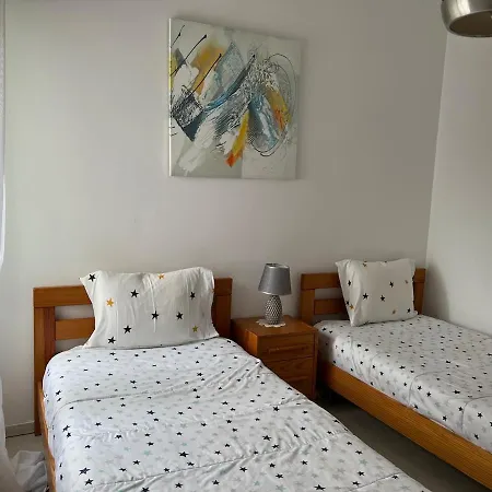 2 Bedroom In Caparica By The アパート