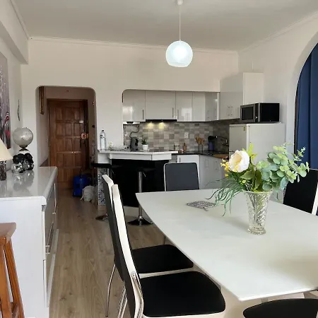 アパート 2 Bedroom In Caparica By The