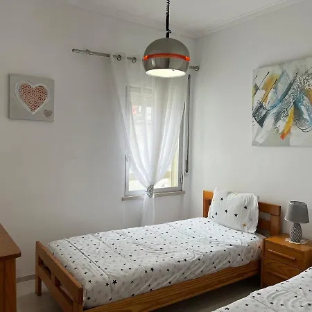 2 Bedroom In Caparica By The アパート コスタ・ダ・カパリカ