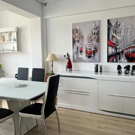 2 Bedroom In Caparica By The Apartment