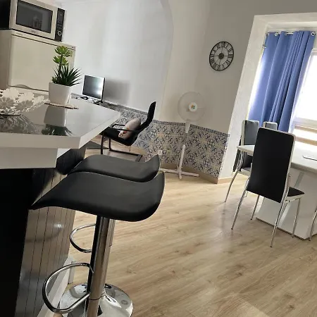2 Bedroom In Caparica By The アパート