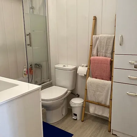 2 Bedroom In Caparica By The アパート